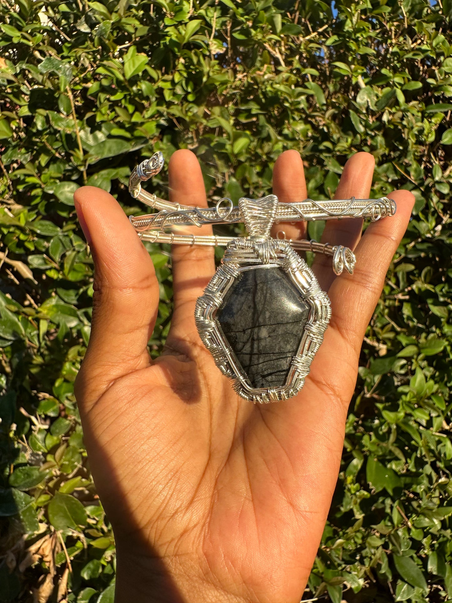 Coffin choker