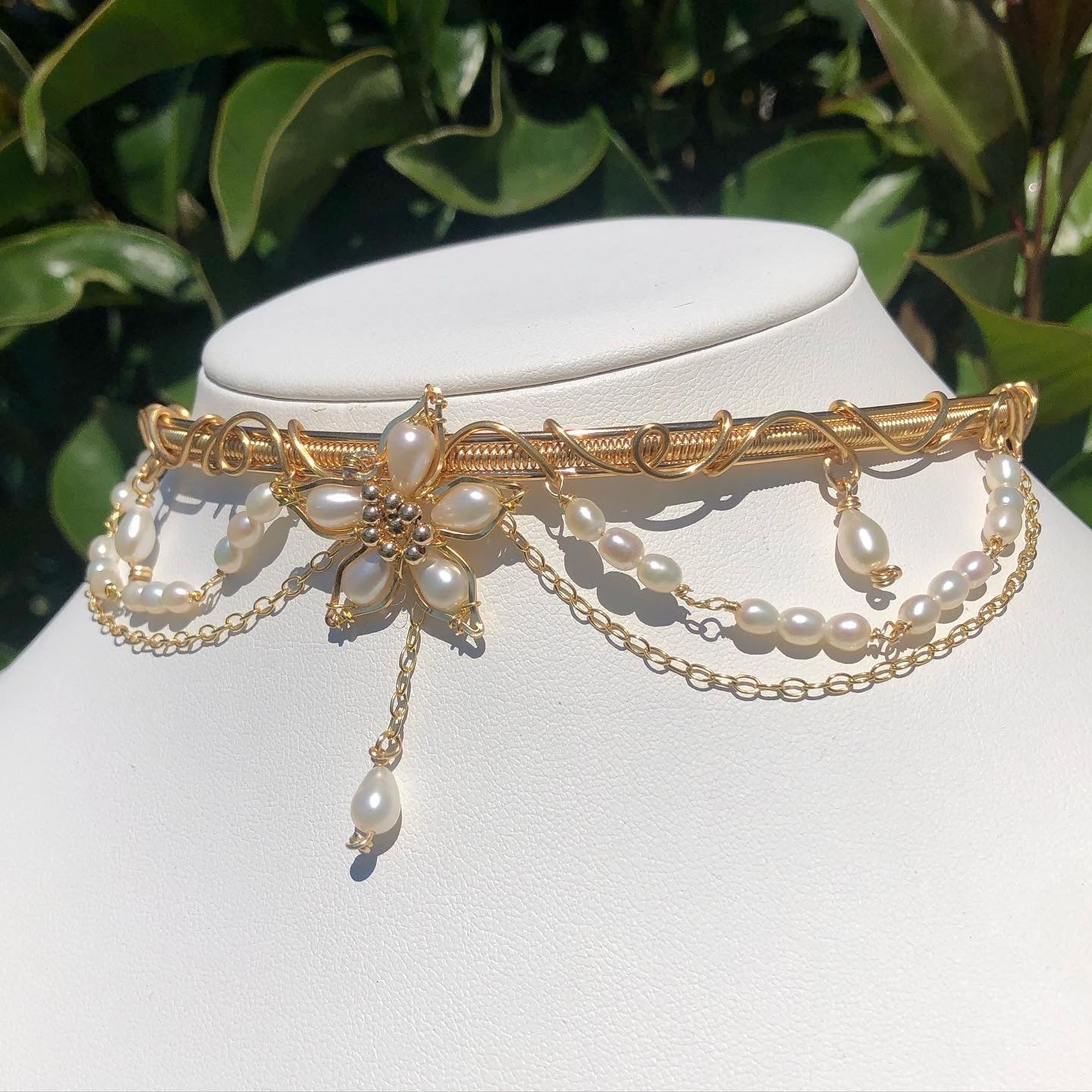 Star lily choker